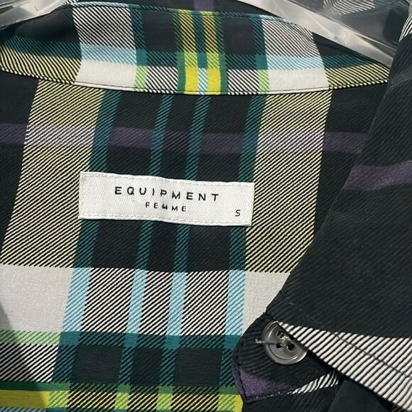 Equipment Femme Brett Plaid SiIk Blouse in Pine Multi Size Small - Picture 3 of 6